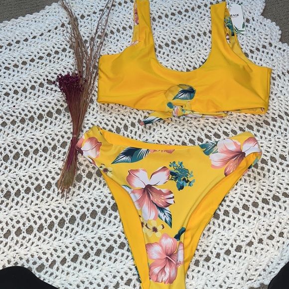 Bathing suit - Picture 2 of 2